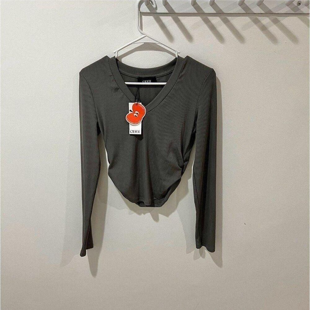 Cider NWT Women Medium Grey Long Sleeve Ruched Sided Crop Top Fall Streetwear
